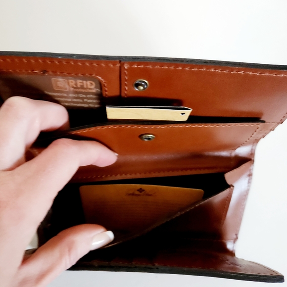 NWT Patricia Nash Brown Leather Wallet - Picture 6 of 9